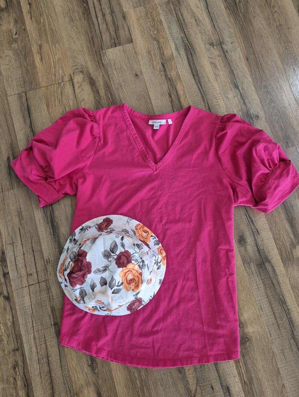 CHICO'S-Pink V-Neck Tee. Like NEW!